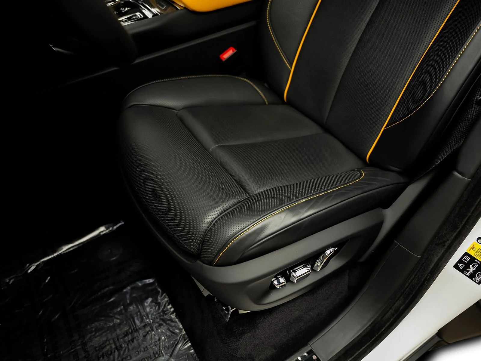 Used 2023 White Rolls-Royce Black Badge image 33