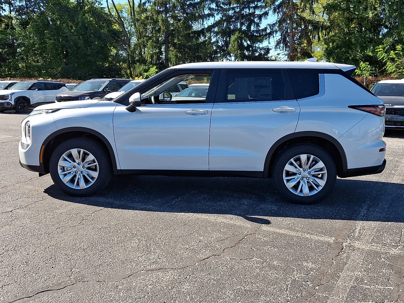 New 2026 White Mitsubishi ES image 5