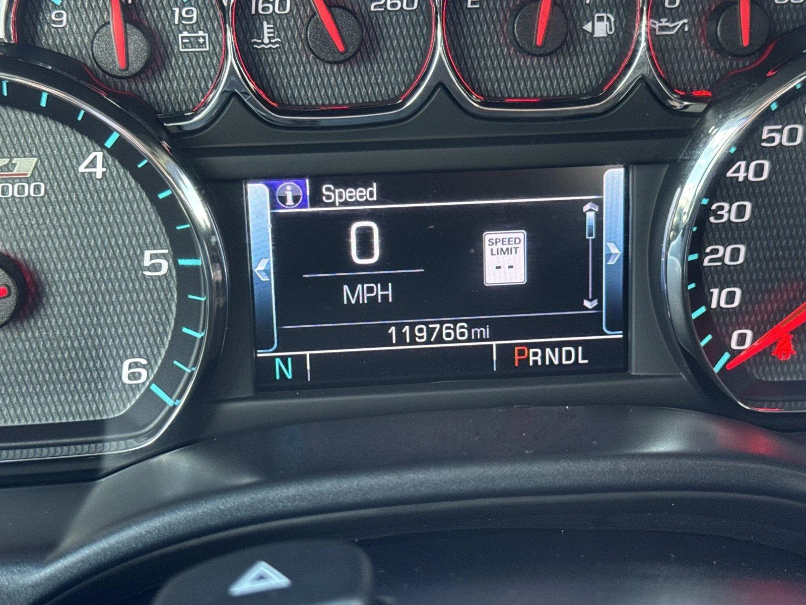 Used 2018 IRIDESCENT PEARL TRICOAT Chevrolet LTZ image 37