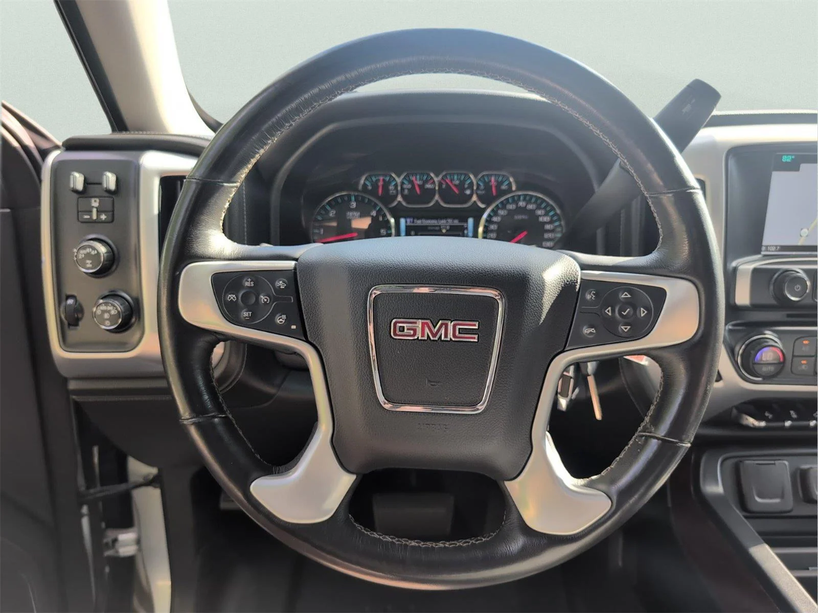 Used 2018 Quicksilver Metallic GMC SLT image 23
