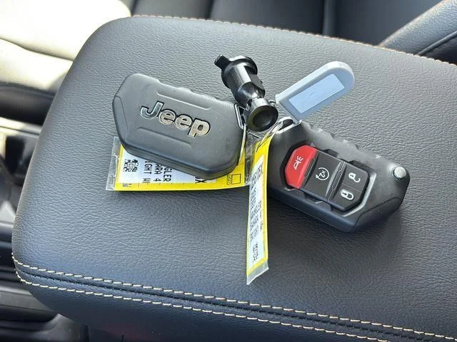 2025 Jeep Wrangler 4-Door Sahara - Photo 46