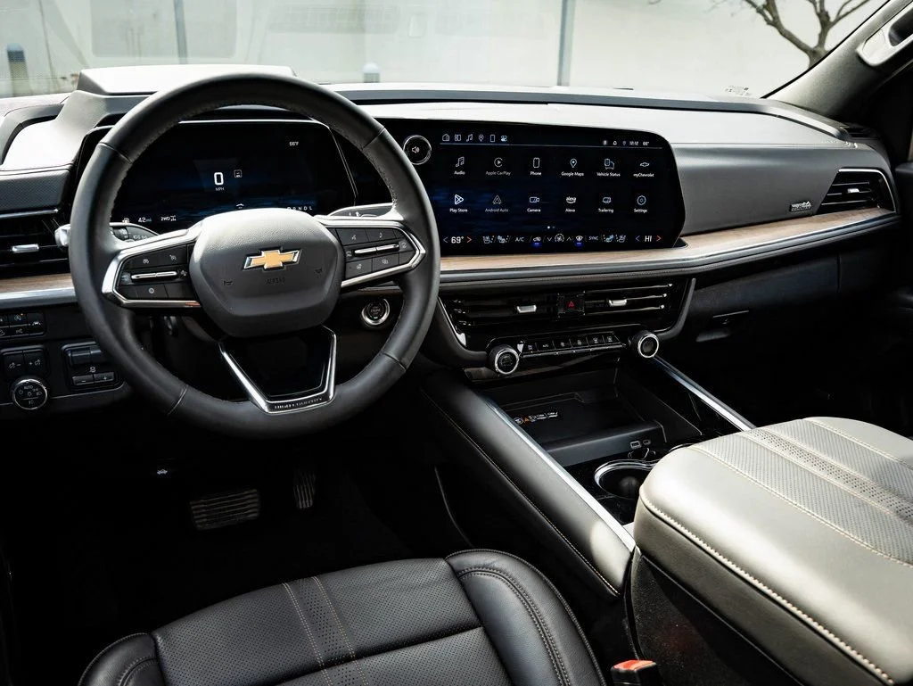 Used 2025 Sterling Gray Metallic Chevrolet High Country image 4