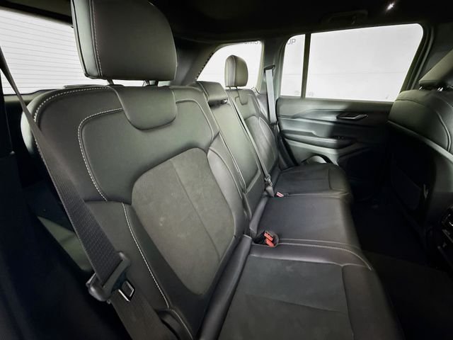 Used 2024 White Jeep Altitude image 25
