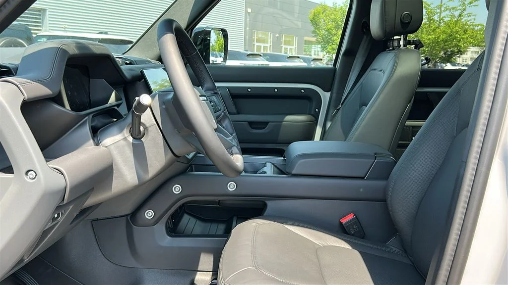 New 2026 Borasco Grey LAND ROVER X-Dynamic SE image 10