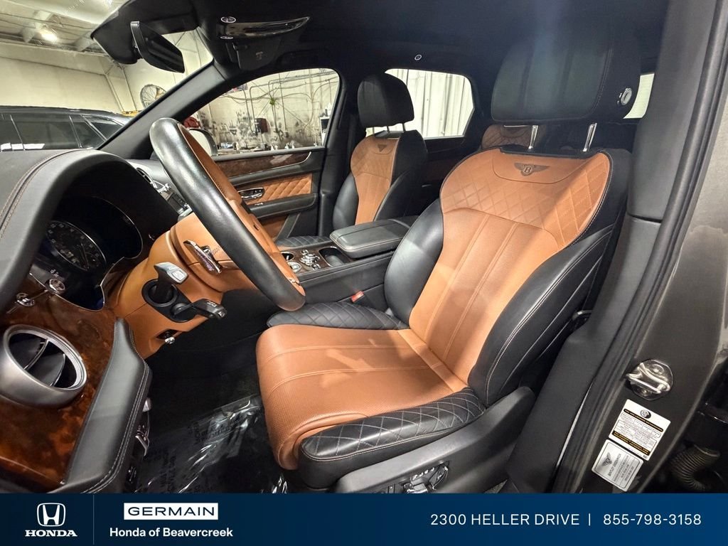 Used 2018 Porcelain Metallic Bentley W12 image 16