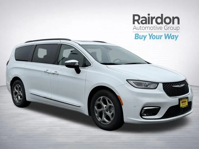 2023 Chrysler Pacifica Limited's photo