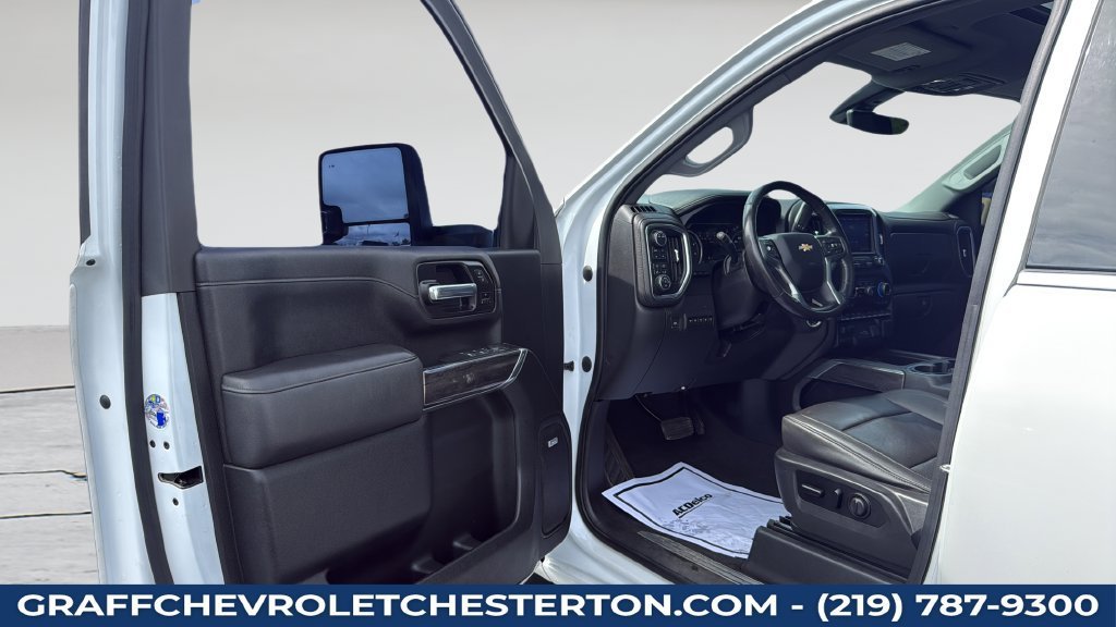 Used 2021 IRIDESCENT PEARL TRICOAT Chevrolet LTZ image 24
