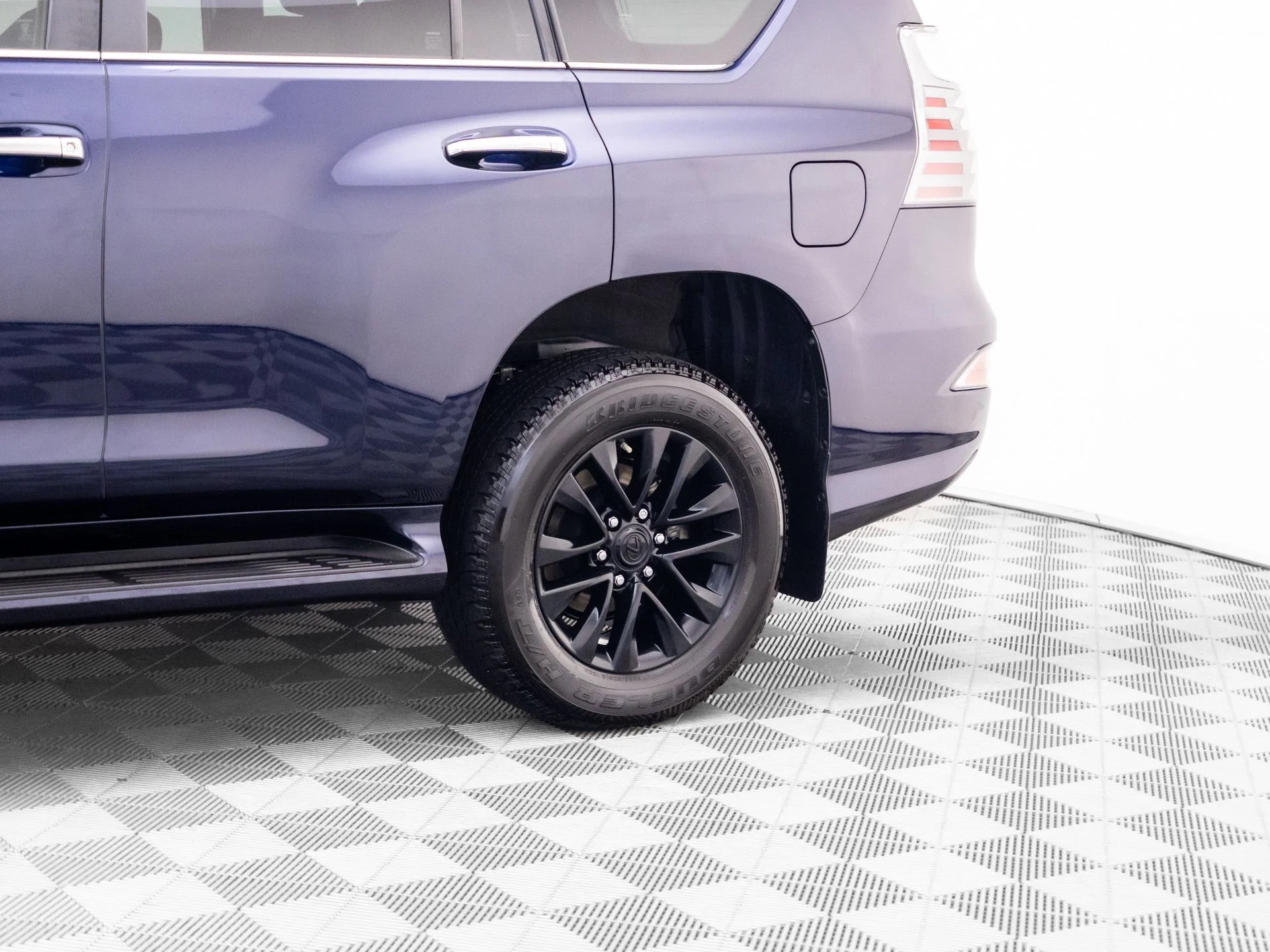 Used 2022 Blue Lexus 460 image 33
