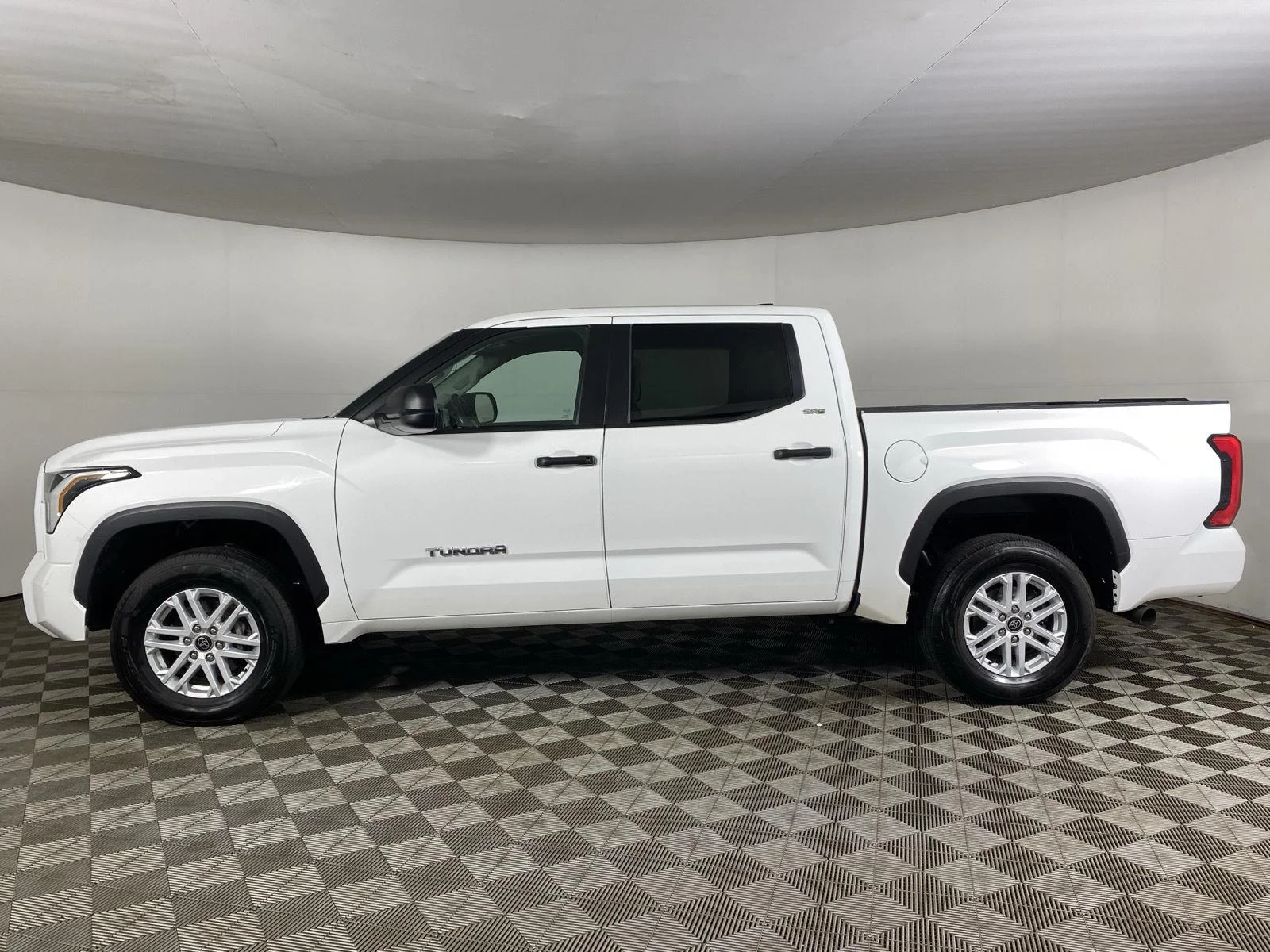Used 2024 Ice Cap Toyota SR5 image 3