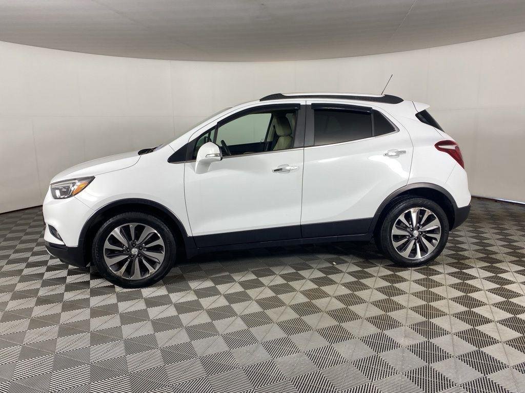 Used 2017 Summit White Buick Essence image 4