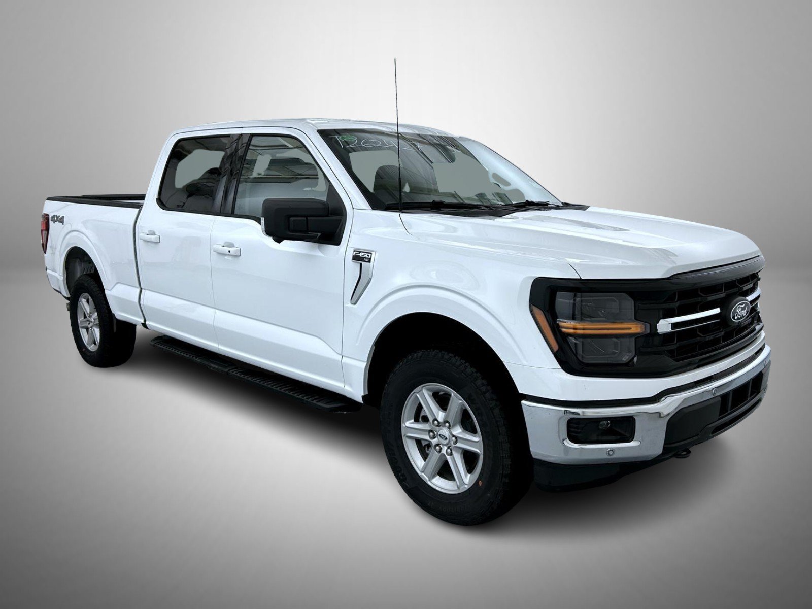 New 2026 Oxford White Ford XLT image 3