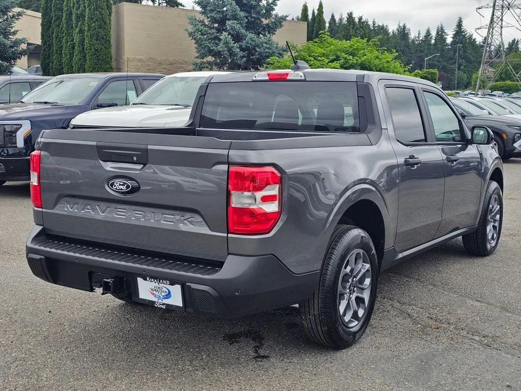 New 2025 Carbonized Gray Metallic Ford XLT image 7