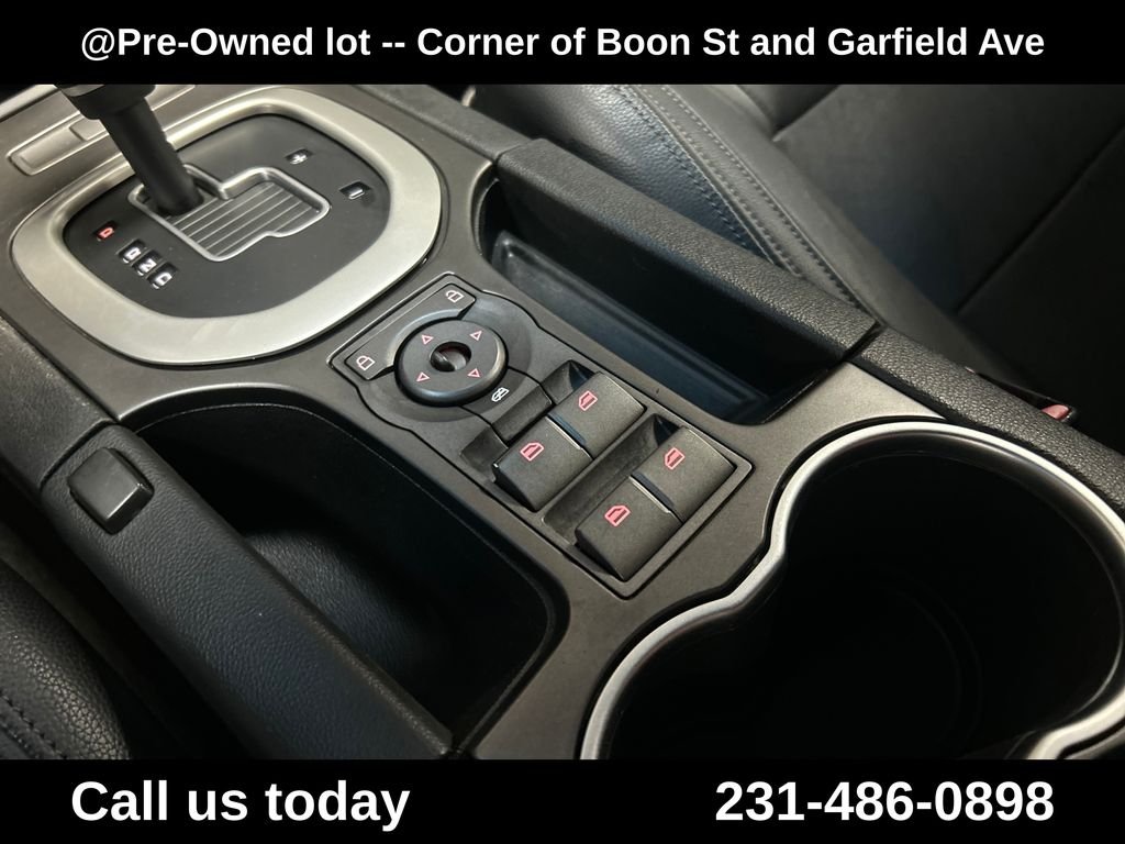 Used 2009 Red Pontiac Base image 16