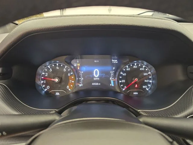 Used 2023 Redline Pearlcoat Jeep Latitude image 27