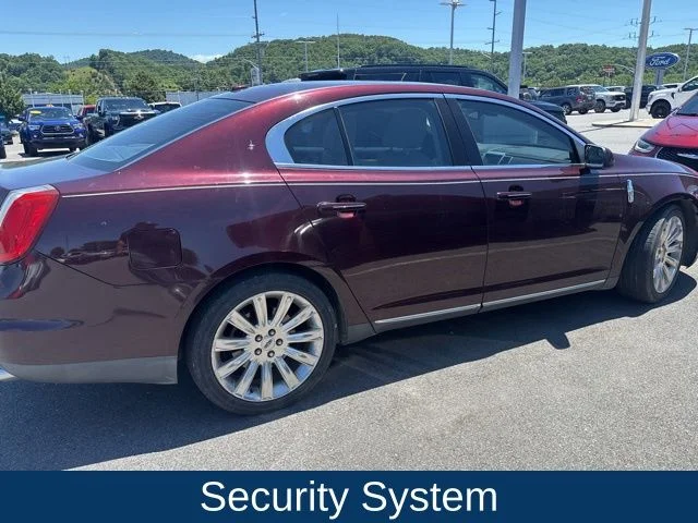 Used 2011 Red Lincoln Base image 13