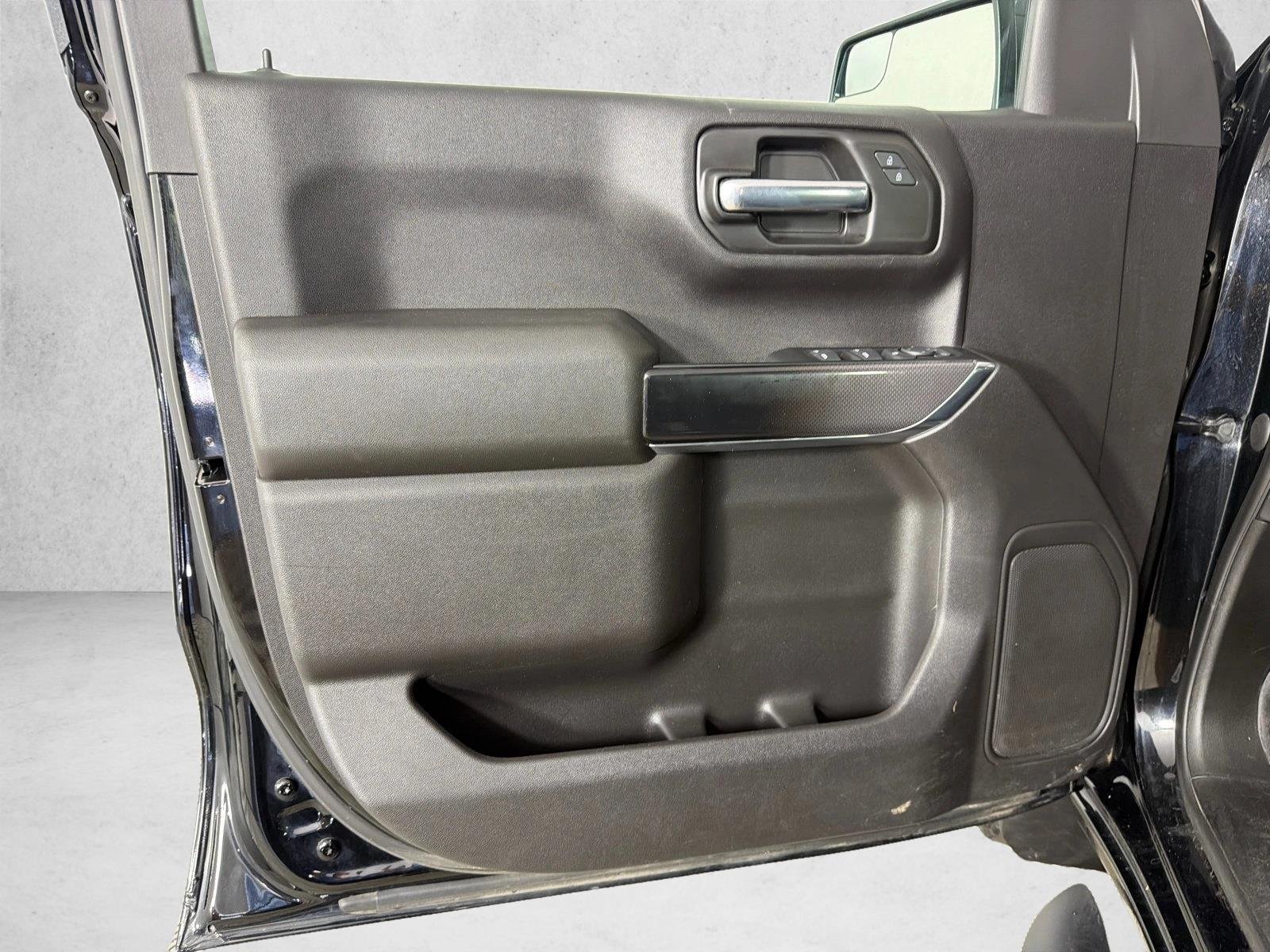 Used 2023 Black CHEVROLET  image 10