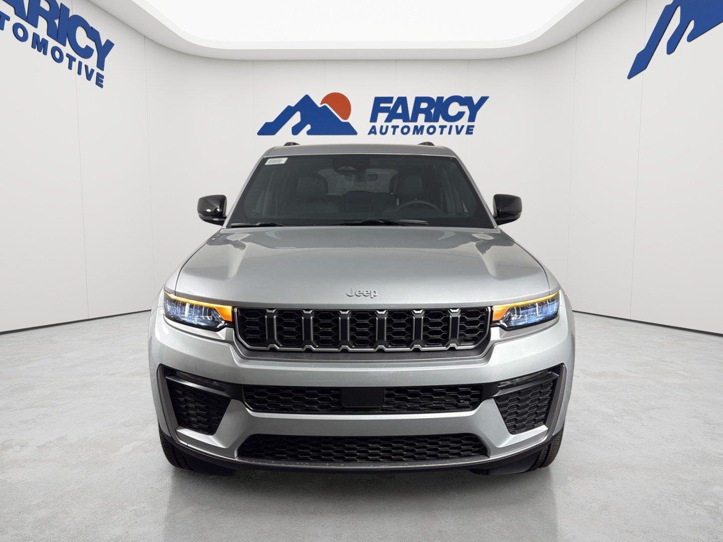 New 2026 Silver Zynith Exterior Paint Jeep Limited image 3