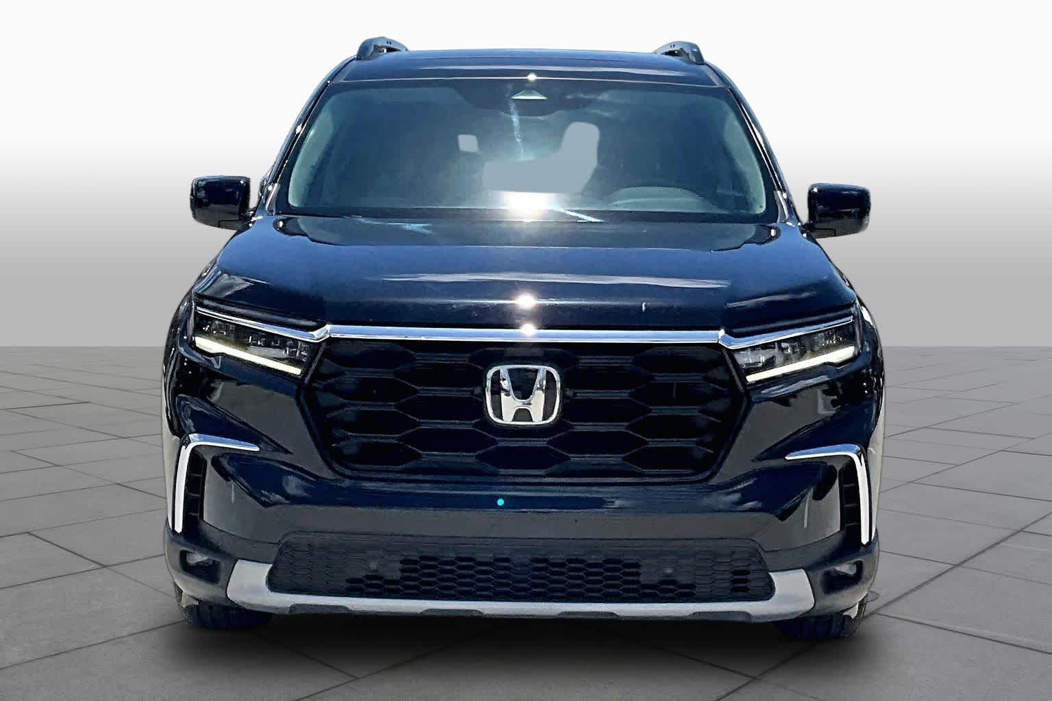 Used 2024 Crystal Black Pearl Honda Touring image 4
