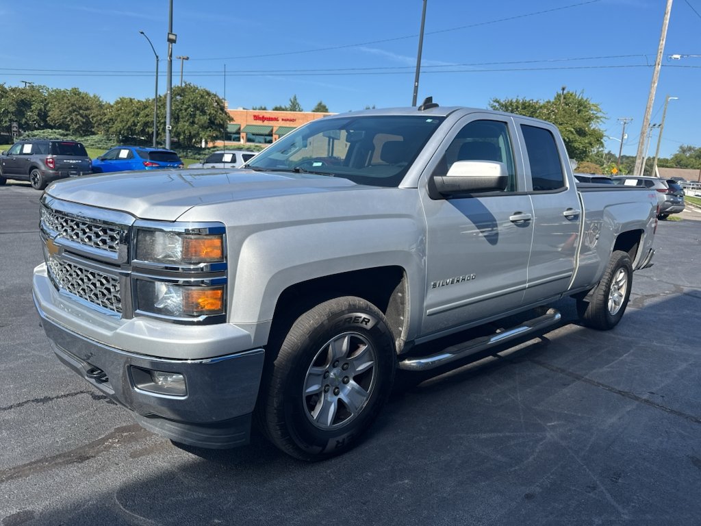 Used 2015 SILVER ICE METALLIC Chevrolet LT image 5