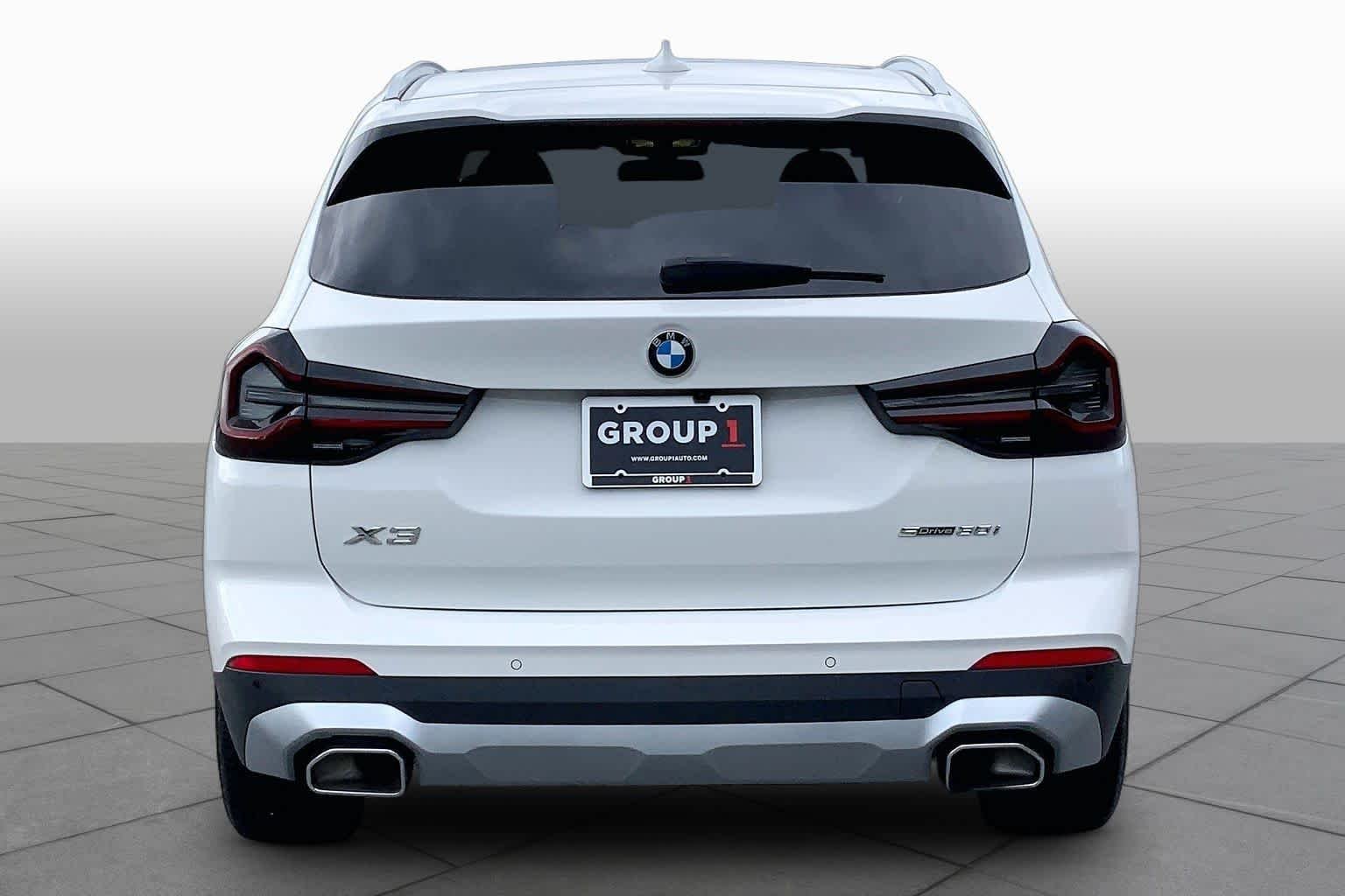 Used 2024 Alpine White BMW sDrive30i image 5