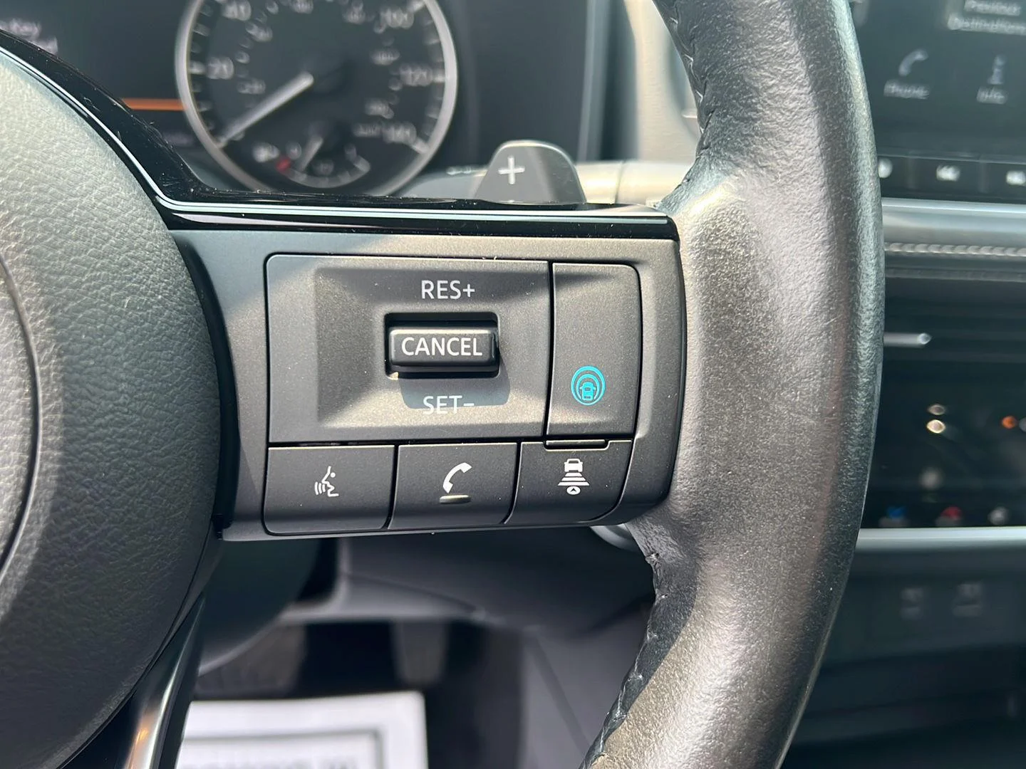 Used 2022 Brilliant Silver Metallic Nissan SL image 8
