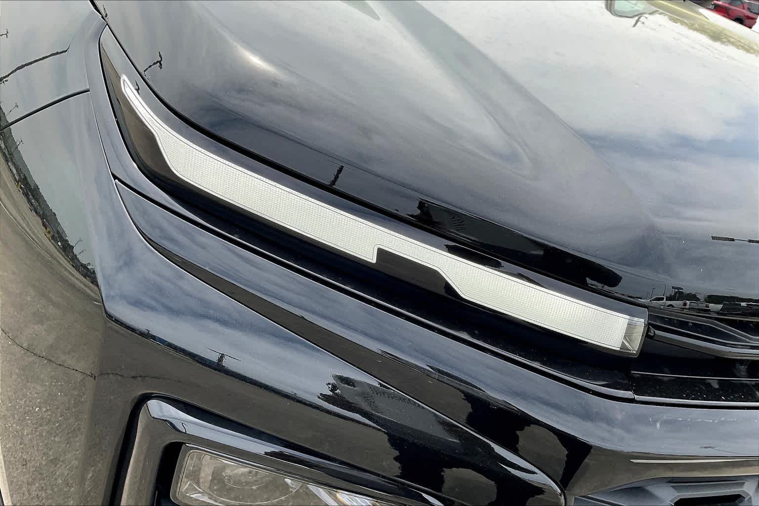 Used 2025 Mosaic Black Metallic Chevrolet FWD LT image 13
