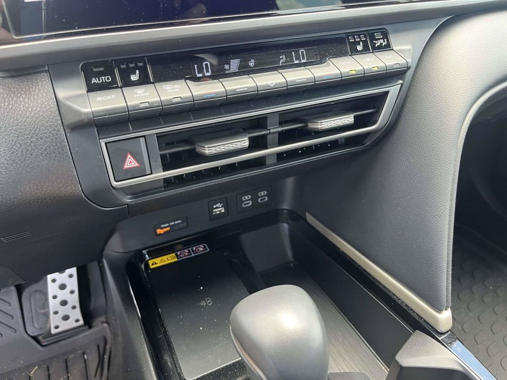 2025 Toyota Camry XSE - Photo 24