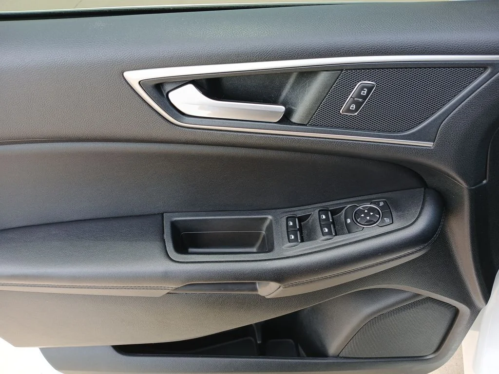 Used 2022 White Ford SEL image 24