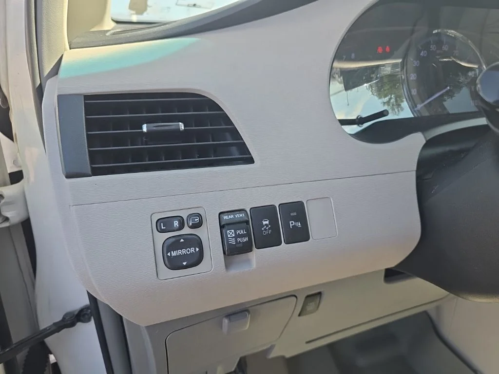 Used 2012 Blizzard Pearl Toyota Limited image 21