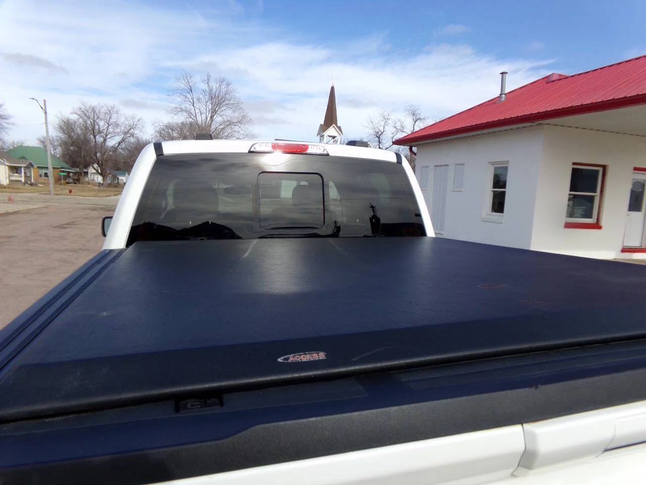 Used 2021 Oxford White Ford Lariat 4x4 4dr SuperCrew 5.5 ft. SB image 2