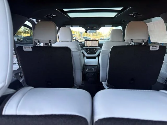 New 2027 Star White Metallic Tri-Coat Ford Platinum™ image 42