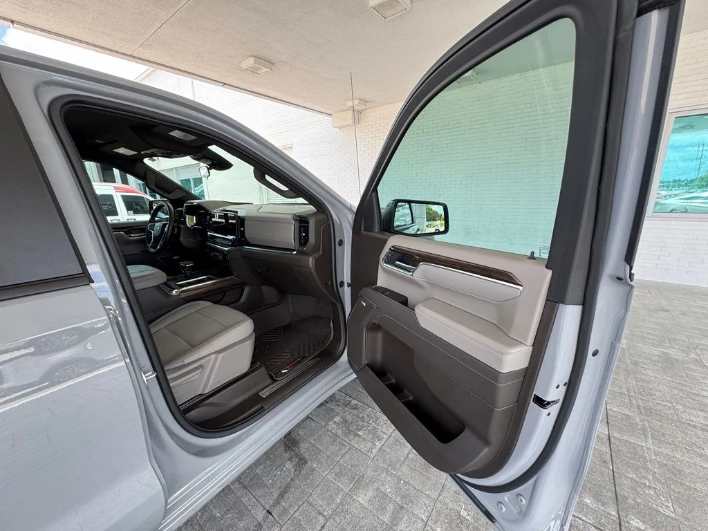 Used 2025 Gray Chevrolet RST image 15