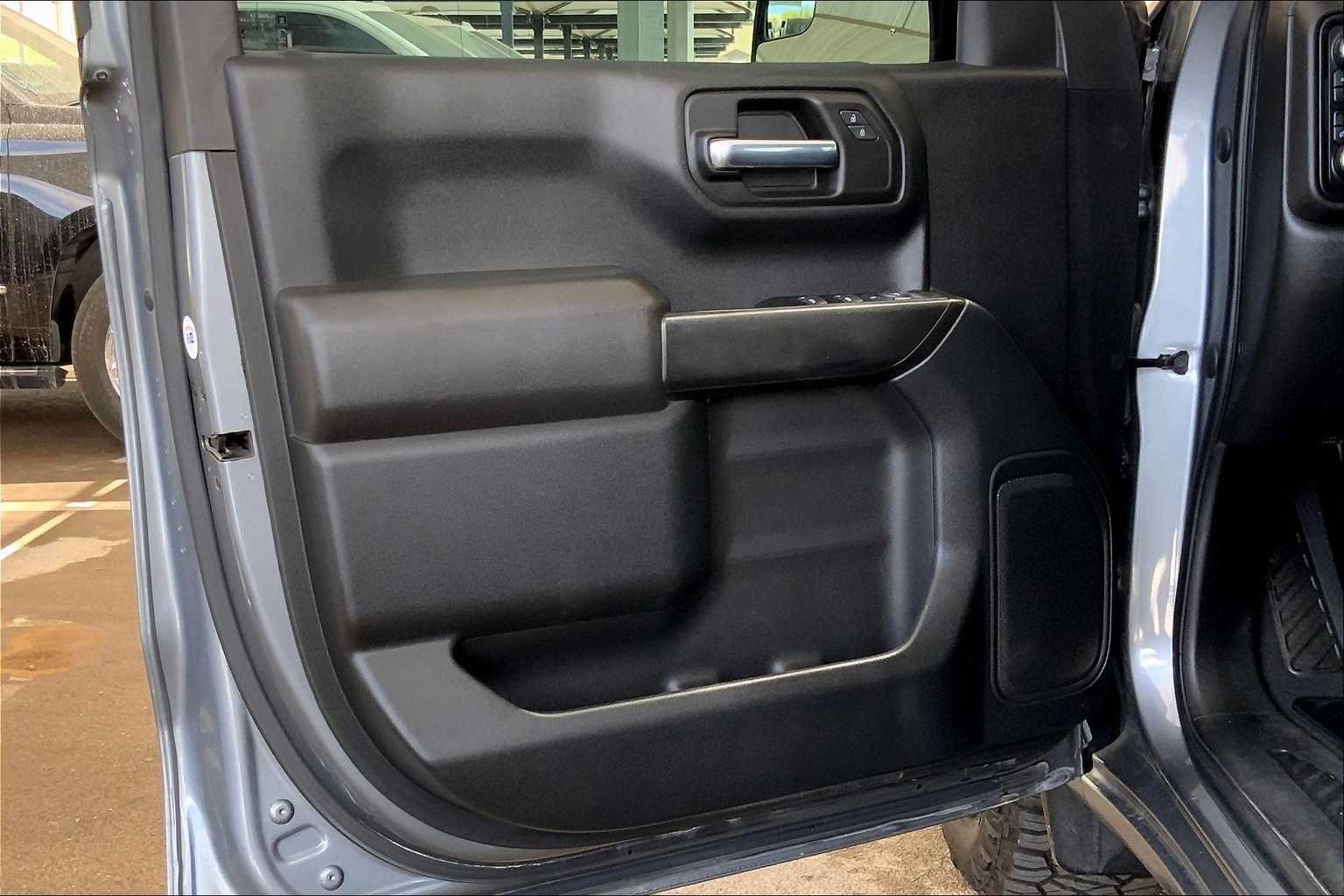 Used 2022 Satin Steel Metallic Chevrolet Custom image 22