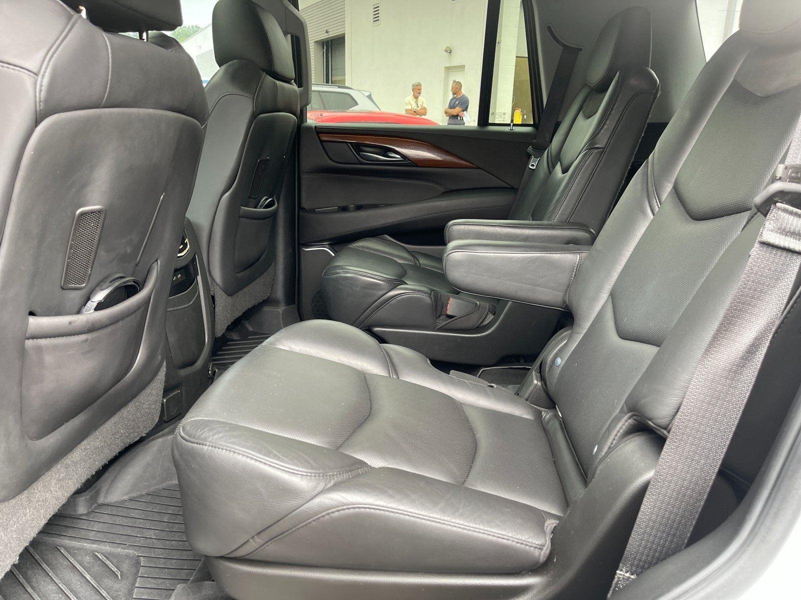 Used 2019 Crystal White Tricoat Cadillac Premium Luxury image 32