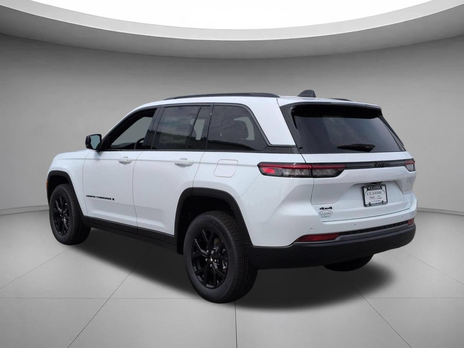 New 2026 Bright White Clear-Coat Exterior Paint Jeep Laredo Altitude image 3