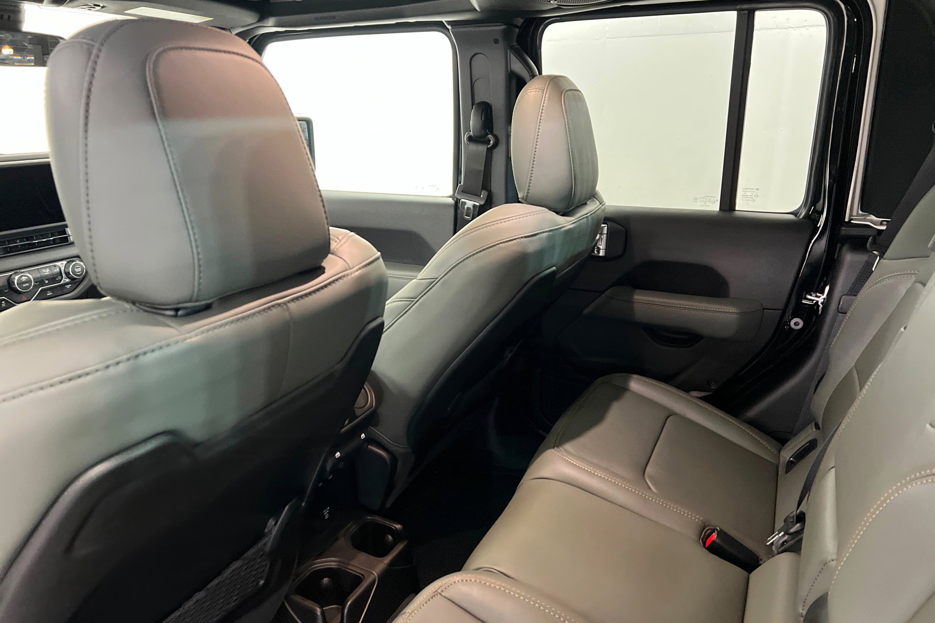 New 2026 Black Clear-Coat Exterior Paint Jeep Mojave image 20