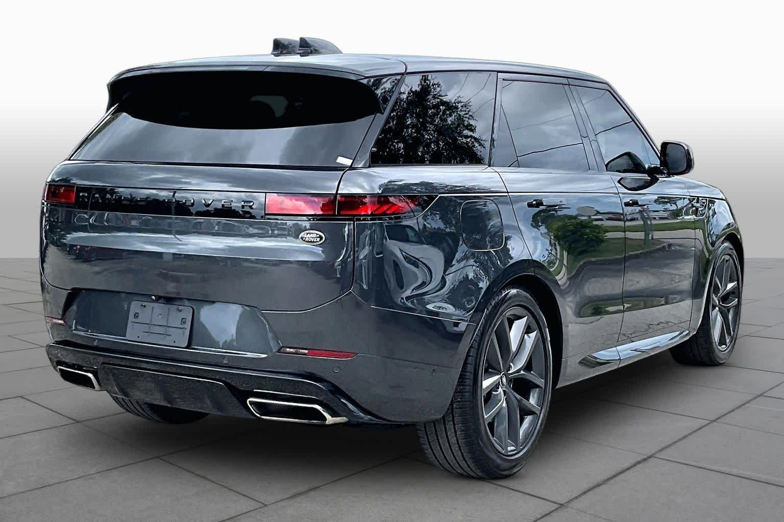 Used 2023  Land Rover SE Dynamic image 13