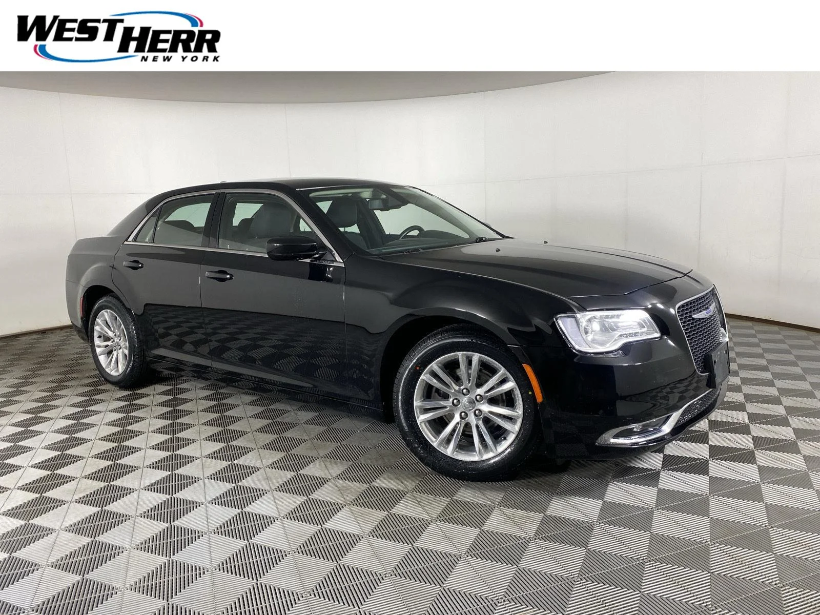 Used 2019 Gloss Black Chrysler Touring image 1