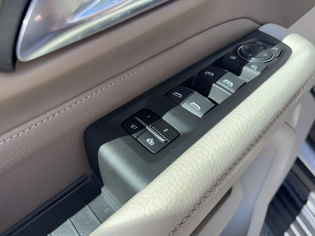 Used 2023 White GMC Denali image 10
