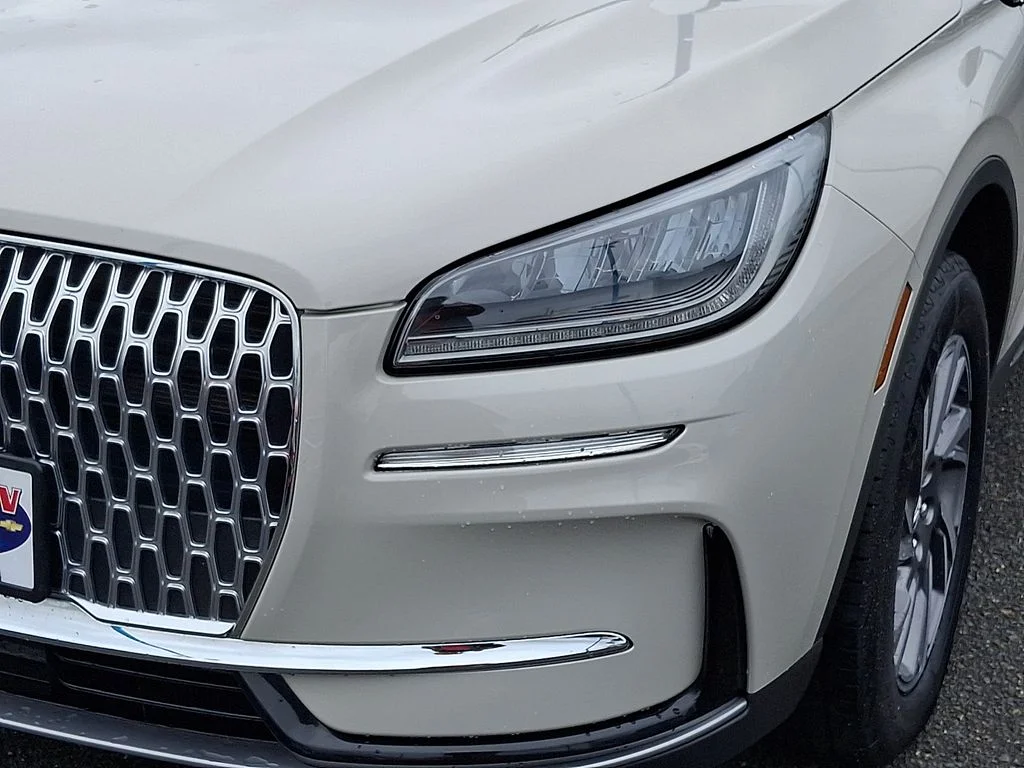 Certified Used 2023 Pearl Metallic Lincoln Standard image 9