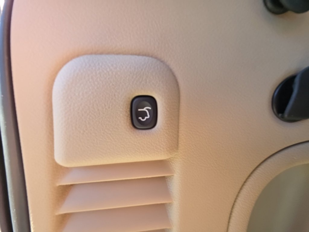 Used 2021 White Jeep Limited image 33
