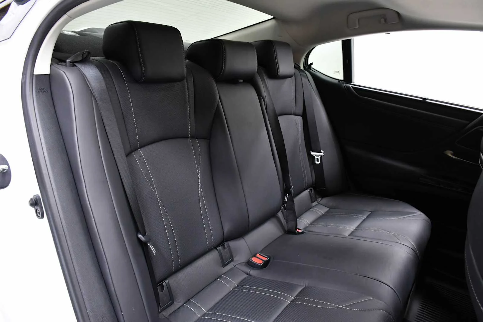 Used 2024 Eminent White Pearl Lexus Ultra Luxury image 24