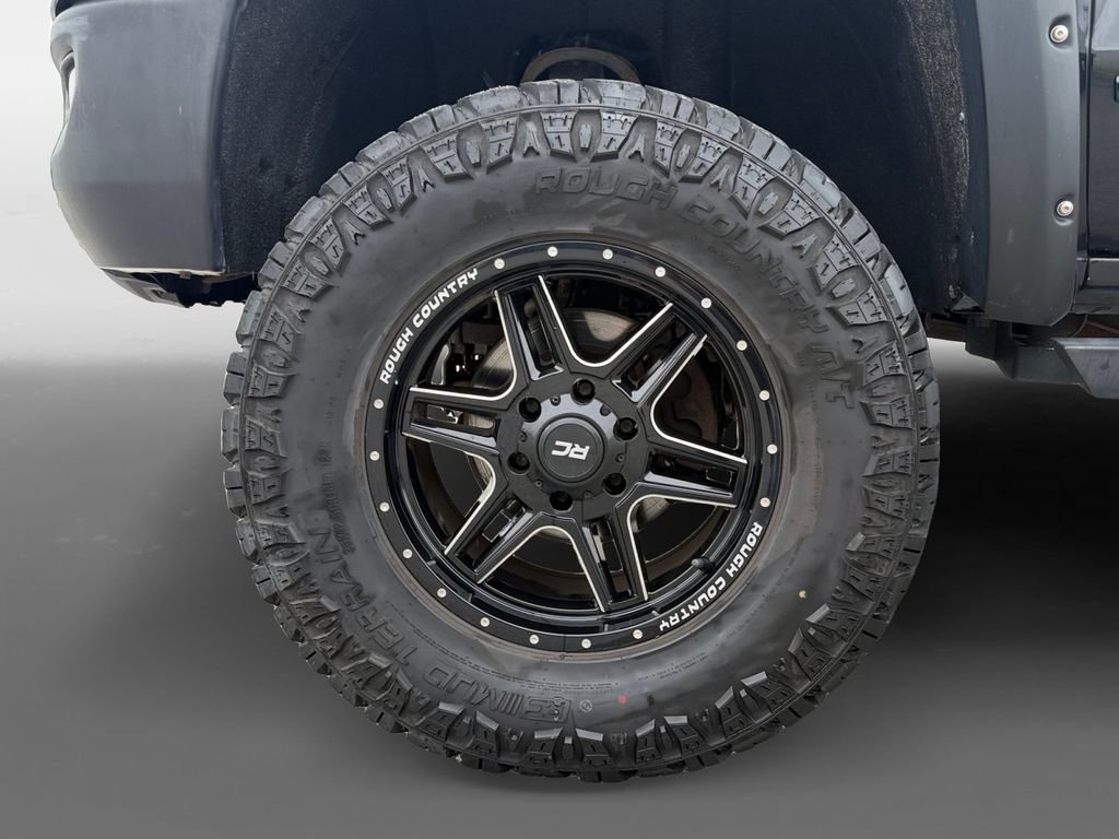 Used 2018 Black GMC SLE image 15