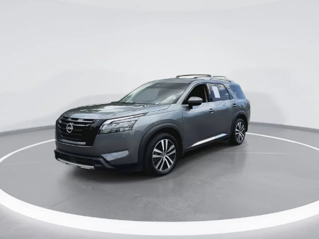 Used 2025 Gray Nissan Platinum image 5