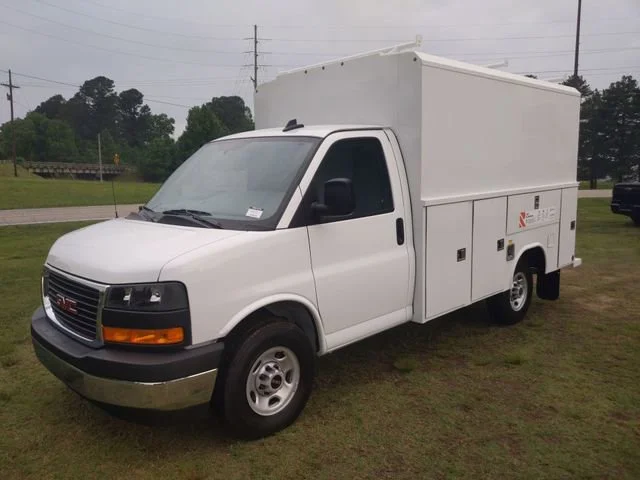 New 2025 Summit White GMC 1WT image 15