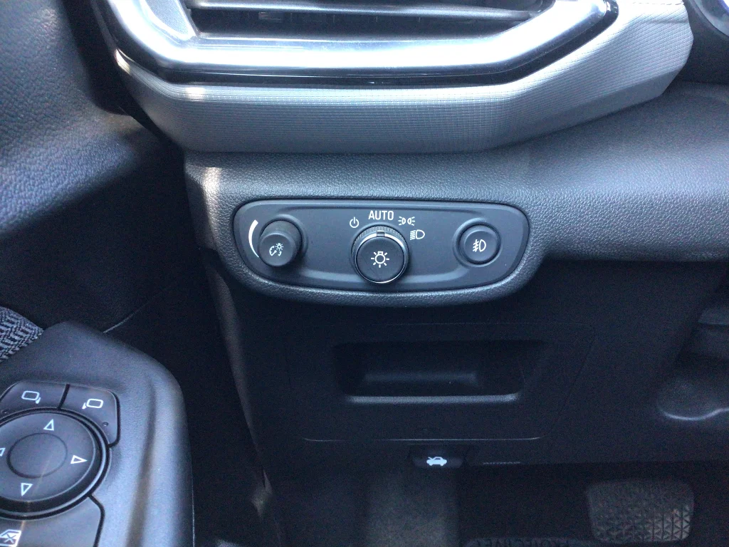 Used 2022 Summit White Chevrolet LT image 14