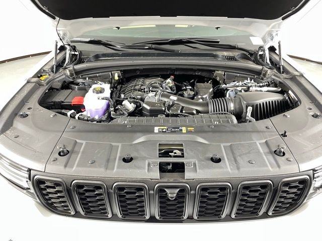 New 2025 Bright White Clear-Coat Exterior Paint Jeep Limited image 44