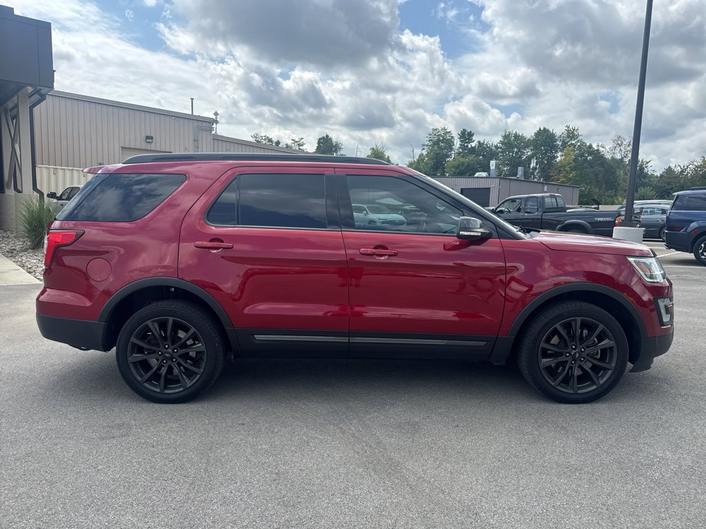 Used 2017 Ruby Red Metallic Tinted Clearcoat Ford XLT image 2