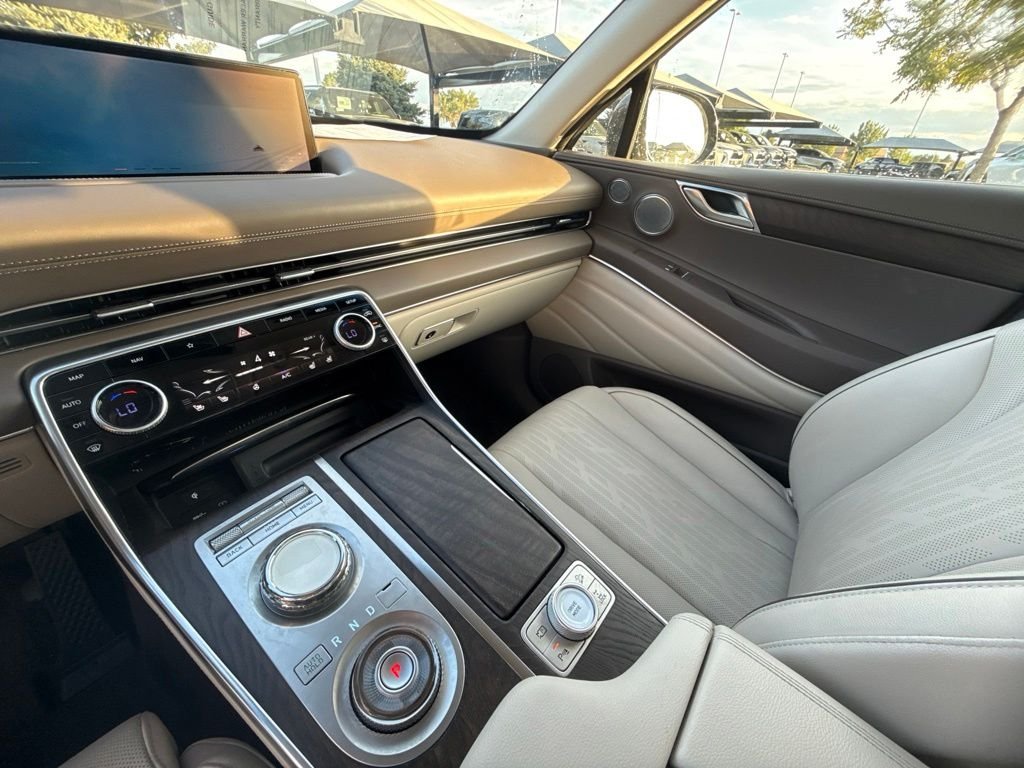 Used 2023 Black Genesis 2.5T image 12