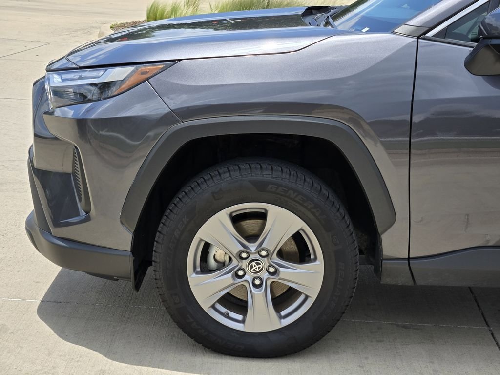 2024 Toyota RAV4 LE - Photo 6
